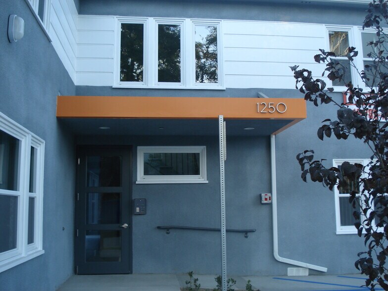 Building front - 1250 Edris Dr