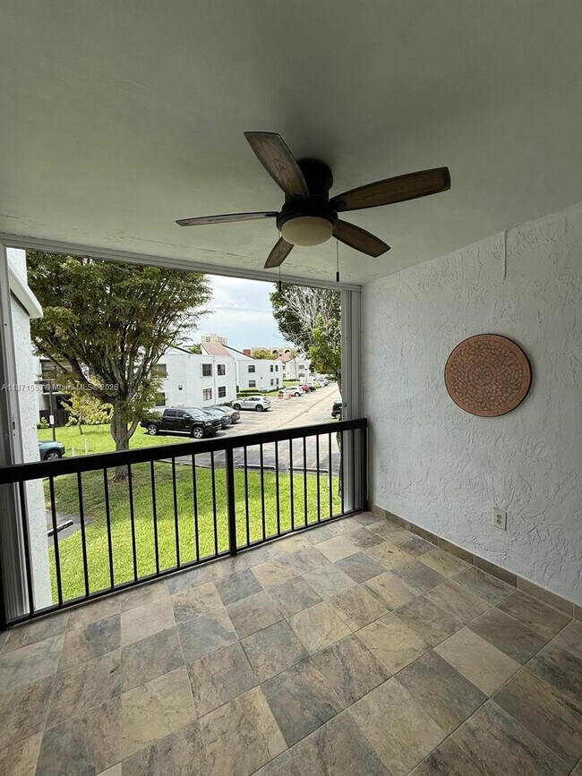 Building Photo - 9419 Fontainebleau Blvd