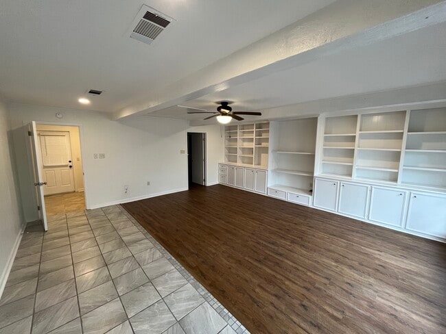 Building Photo - 1375 Riverwood Dr