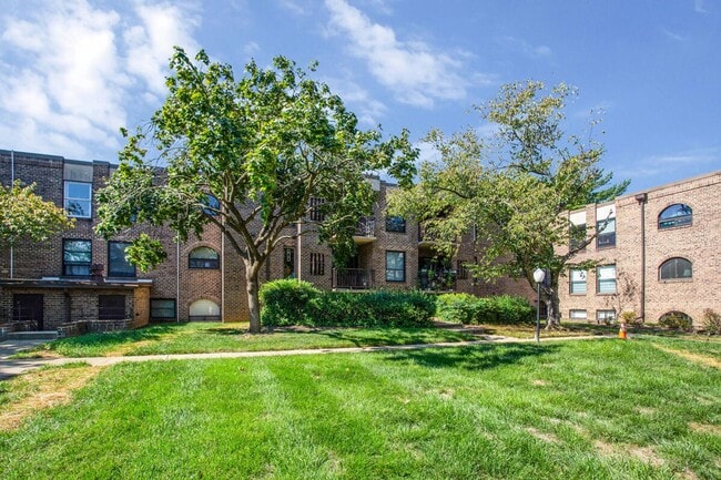 Building Photo - Coming Soon! 2 bedroom 2 full bath condo i...