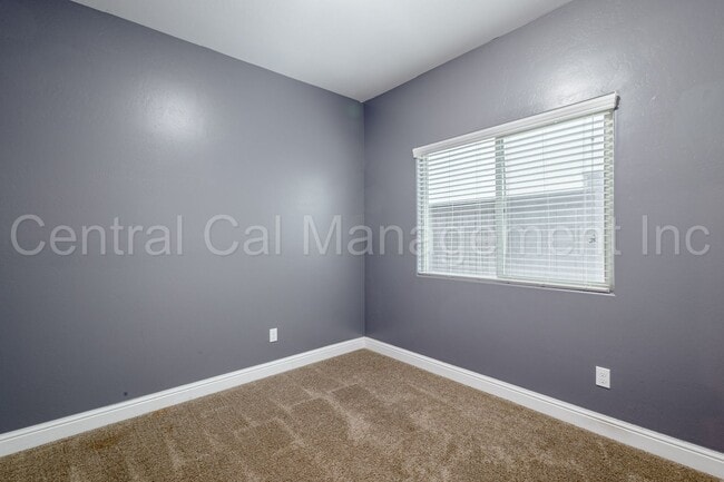 Building Photo - Large 4 Bedroom/2 Bath Home with Solar in Gossamer Grove - $2595 Per Month!