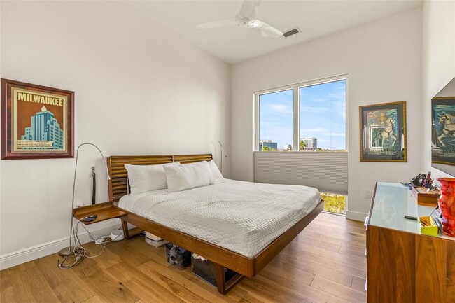 Building Photo - 600 3rd Ave S