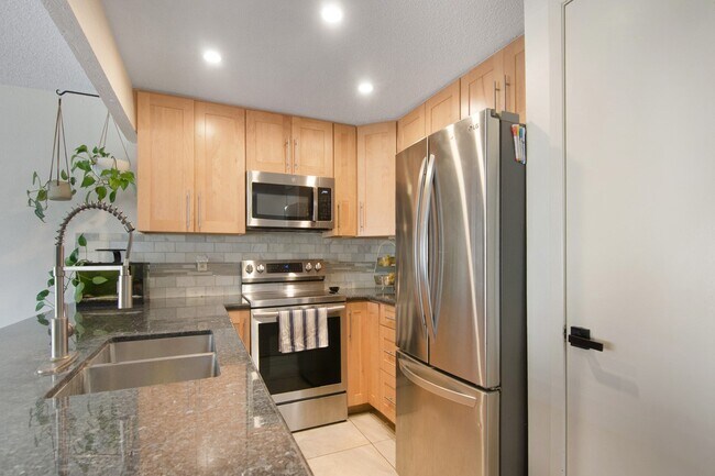 Building Photo - 11681 Village Pl Dr