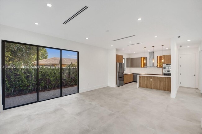 Building Photo - 2421 SW 16th Ter