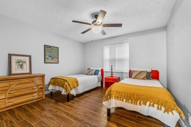Building Photo - 2037 S Seacrest Blvd