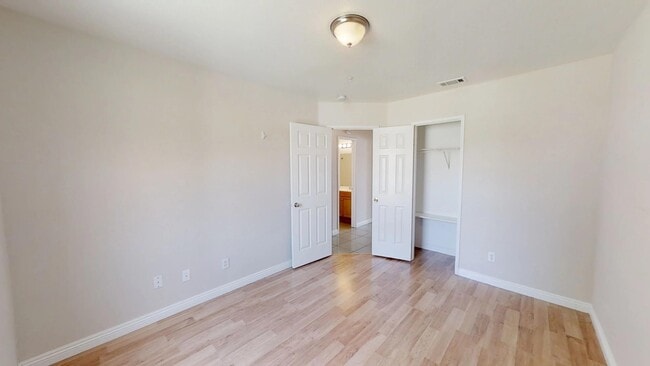 Building Photo - Single-story 3/2 Home Located in Highland,...