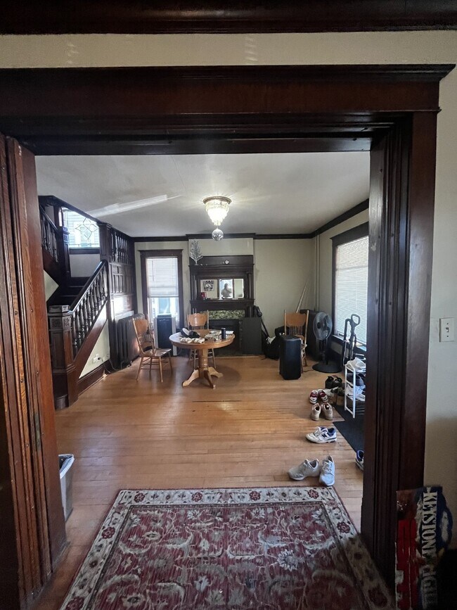 Building Photo - Cozy 4 Bed 1 Bath near UWEC!