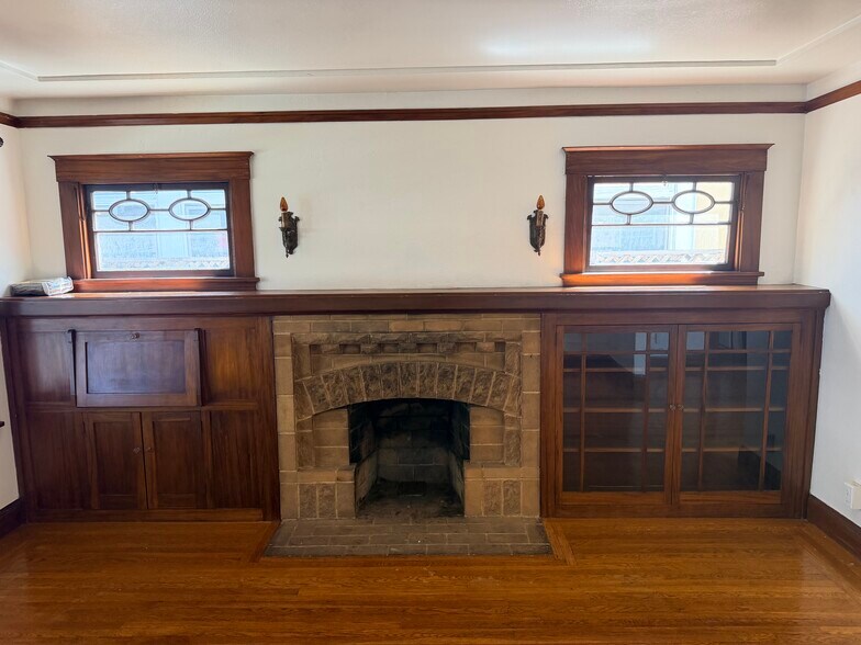 Building Photo - 515 Davis St