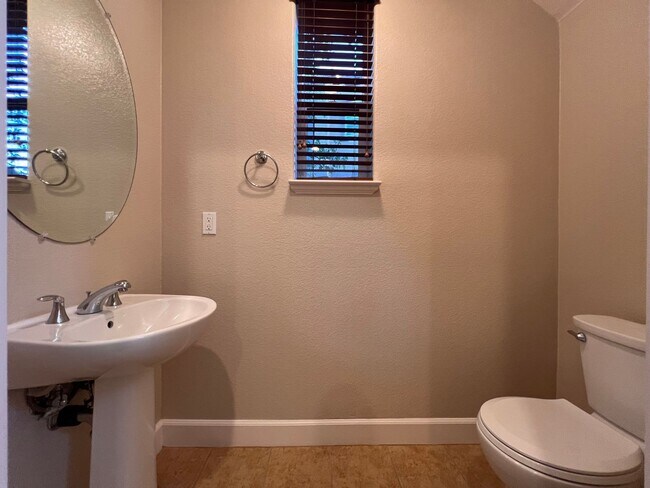 Building Photo - Large Home located in the Gated Community of Dorado in S. Reno