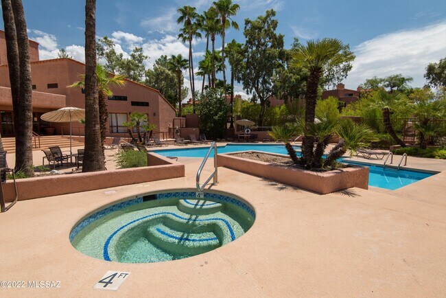 Building Photo - 5051 N Sabino Canyon Rd