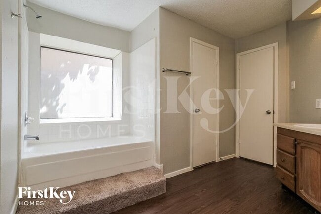 Building Photo - 2306 Peaceful Valley Dr