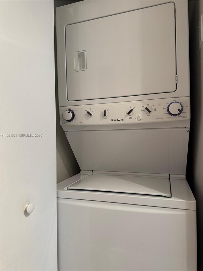 Building Photo - 18800 NE 29th Ave