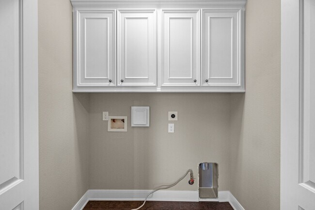 Building Photo - 2034 Que Manor Dr