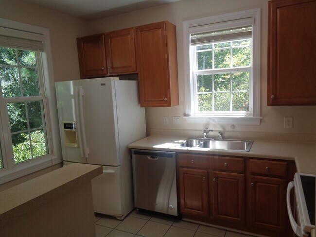 Building Photo - 914 Providence Glen Dr