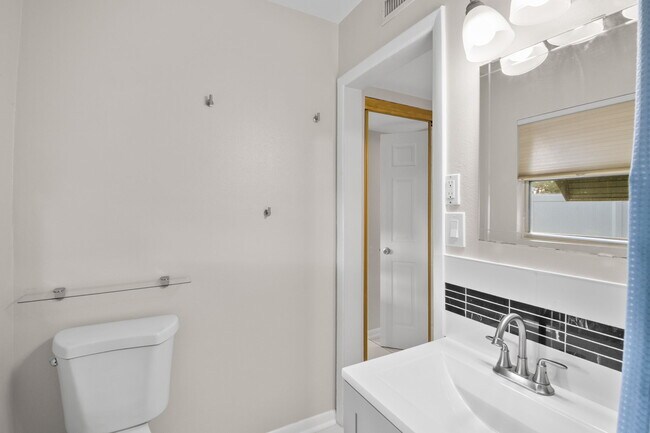 Building Photo - 5600 33rd Ave N