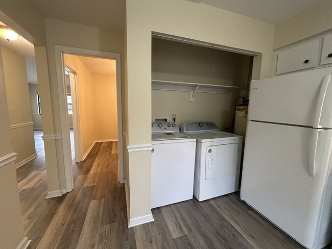 Building Photo - Apartment for Rent