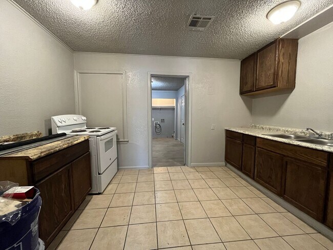 Building Photo - Charming 3 Bed, 1 Bath Home in Tulsa, OK S...