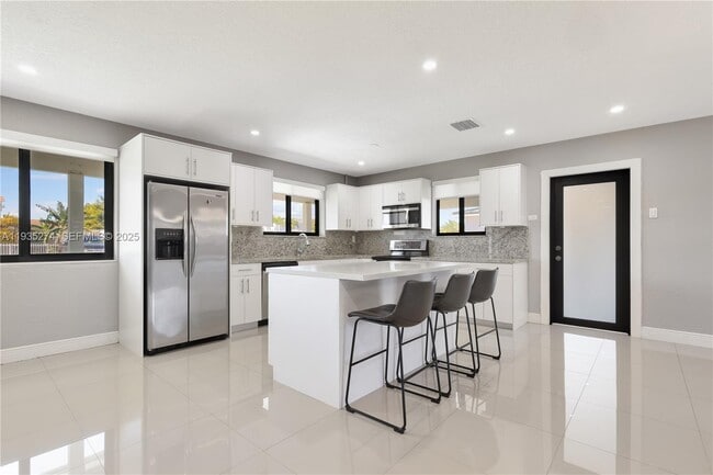 Building Photo - 4165 W 5th Ln