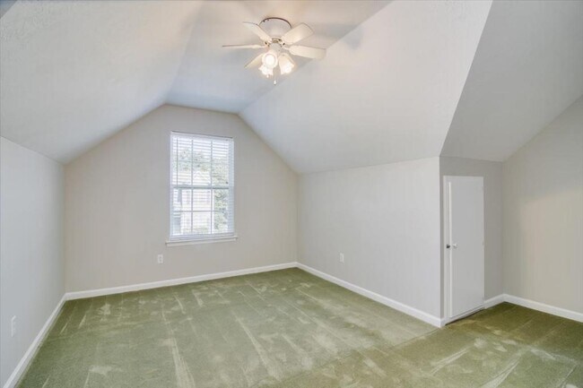 Building Photo - 702 Lakeside Landing Ct
