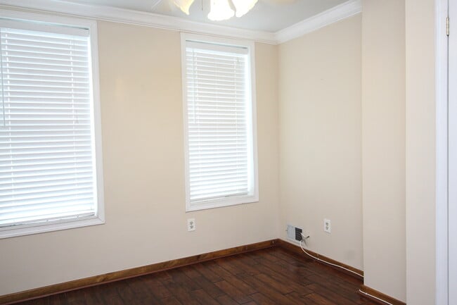 Building Photo - Charming Locust Point 2bd+Den/1ba Rowhome ...