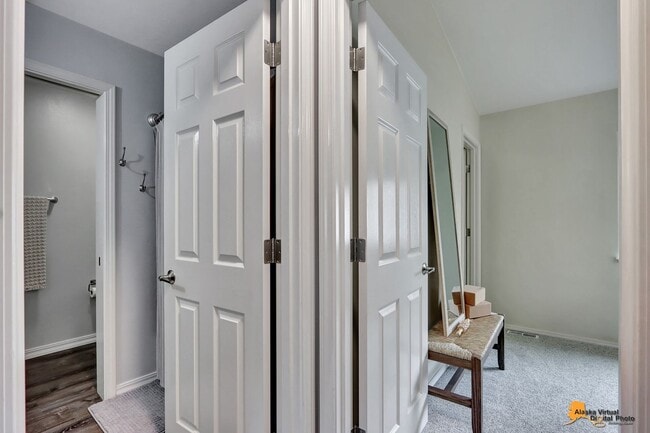 Building Photo - Stunning 3 Bedroom Home in East Anchorage with Garage