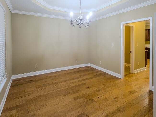 Building Photo - Knoxville 37931 - 4 bedroom 2.5 bath - call Ryan Fogarty 865-333-4840