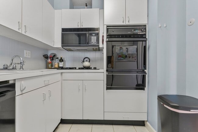 Building Photo - 151 Tremont St