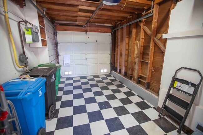 Building Photo - Stunning 2BD/1BA Contemporary Home with Pa...