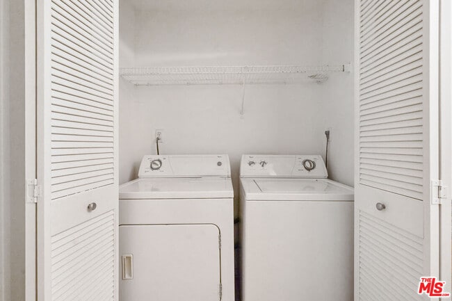 Building Photo - 100 S Alameda St