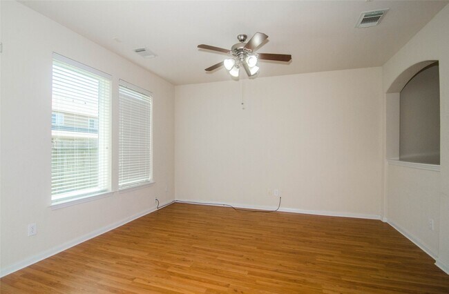 Building Photo - 3939 Calgary Cir