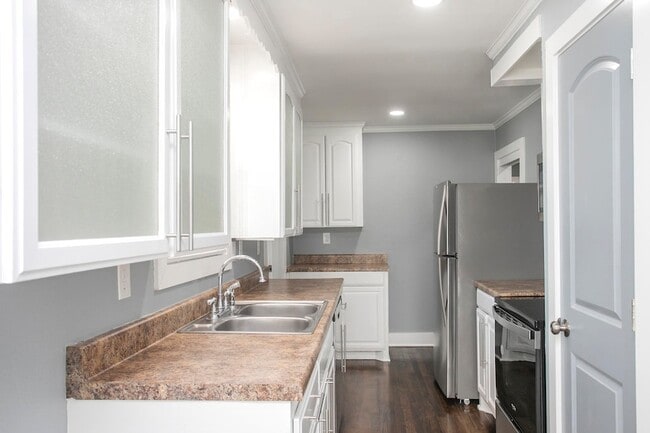 Building Photo - 1111 Westchester Dr