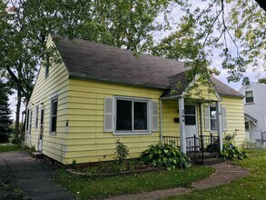 Building Photo - HOUSE CLOSE TO EVRYTHING YOU NEED.THIS HOME IS A MUST SEE!!!