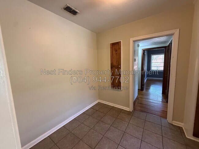 Building Photo - 3553 Oak St