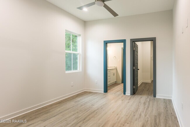 Building Photo - 136 Banister Ct