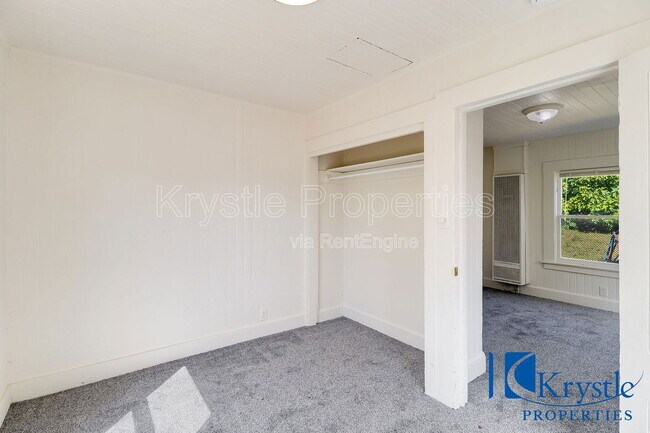 Building Photo - 547 Porter St