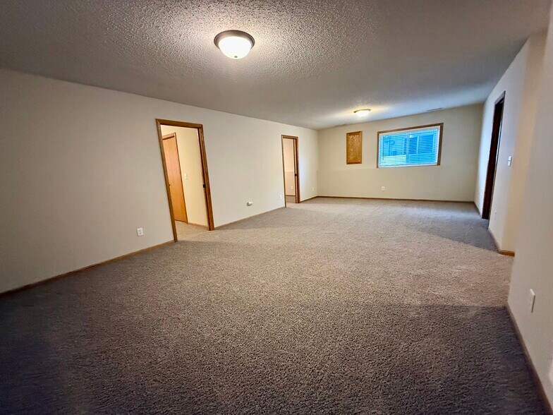 Building Photo - 176 Pheasant Ridge Dr