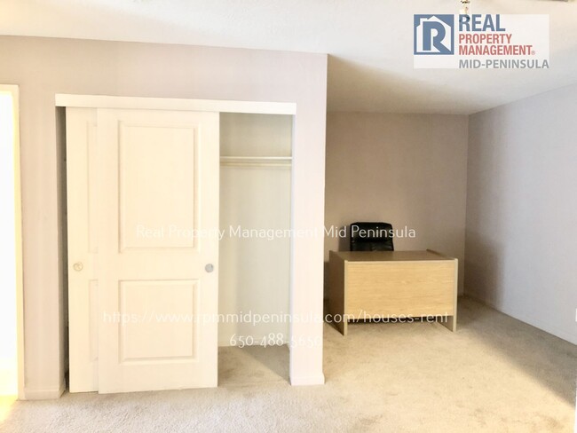 Building Photo - Bright 1 Bedroom / 1 Bathroom + Den in Liv...