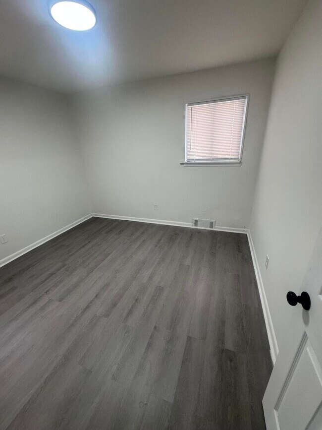 Building Photo - 9222 Forrer St