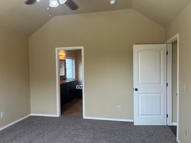 Building Photo - Great 3 Bedroom!