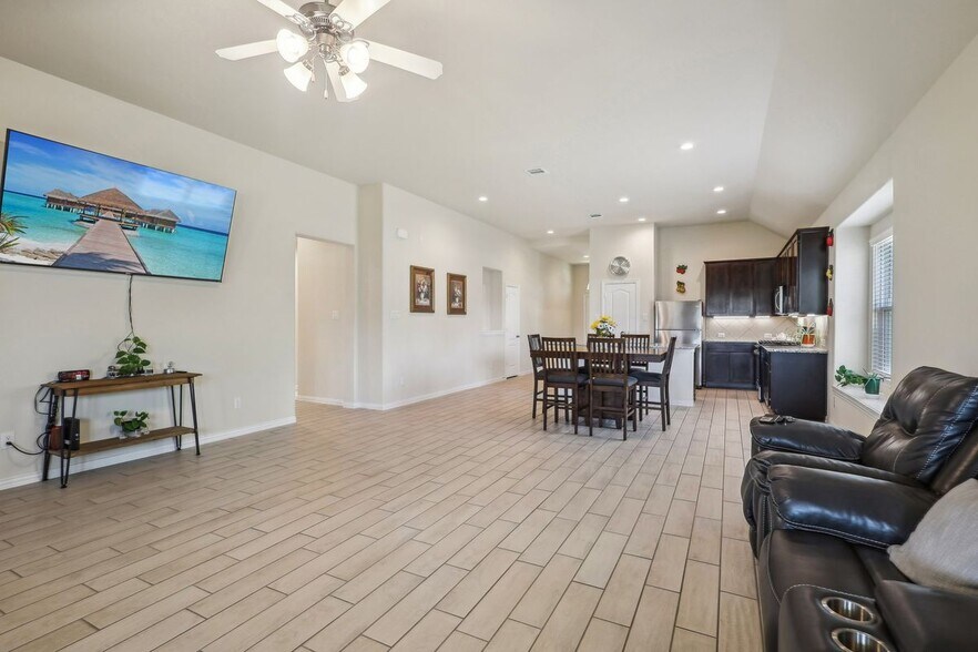 Building Photo - 18473 Railroad Ave