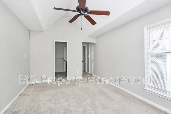 Building Photo - 226 S Clarkson St