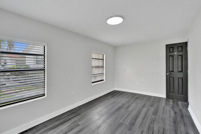 Building Photo - 234 NE 14th Ave