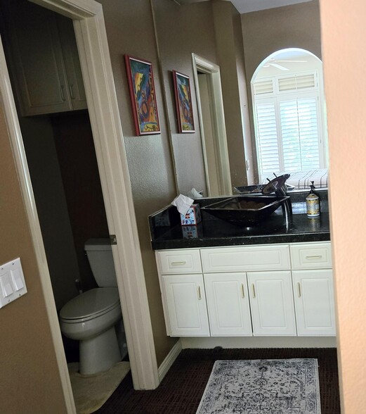 1st bedroom bathroom - 22 Belmonte Dr