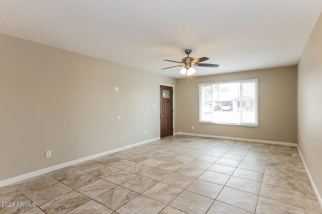 Building Photo - 4420 W Mercer Ln