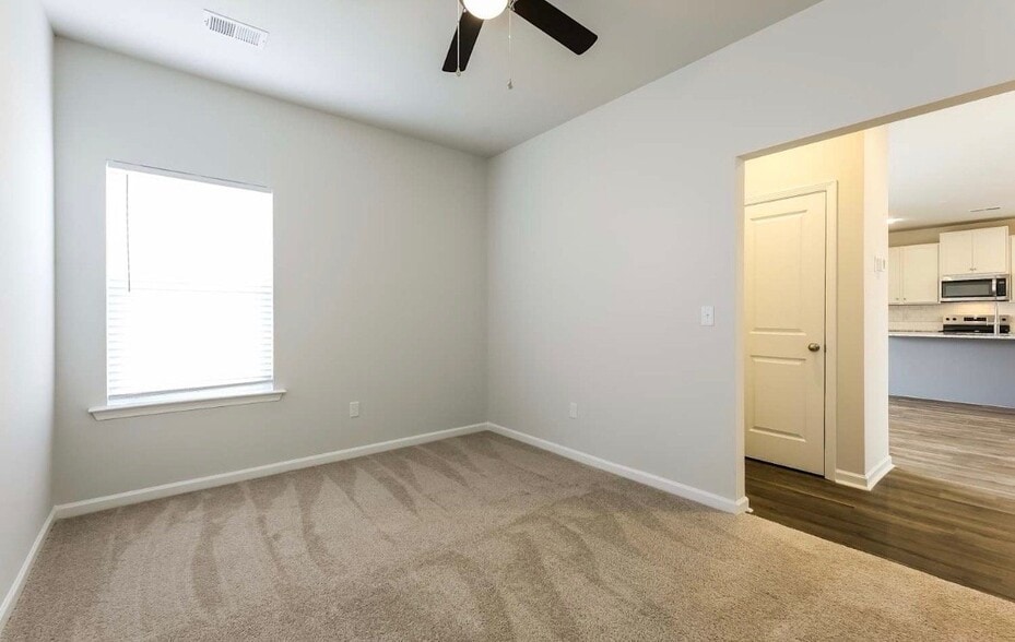 Building Photo - 211 White Flds Ave