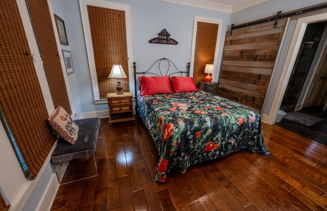 Building Photo - 605 N Orange St