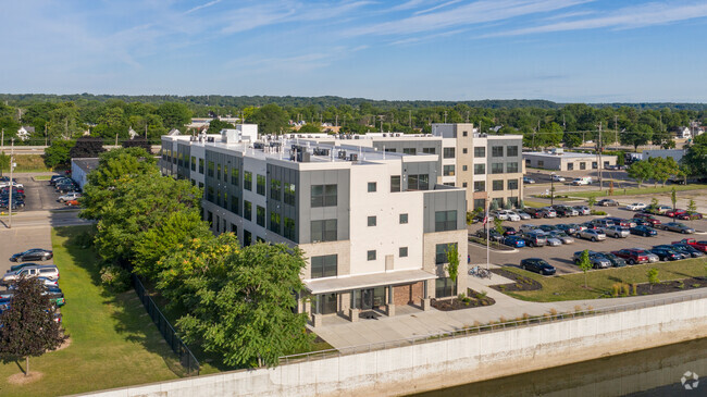 Building Photo - Grand View Place