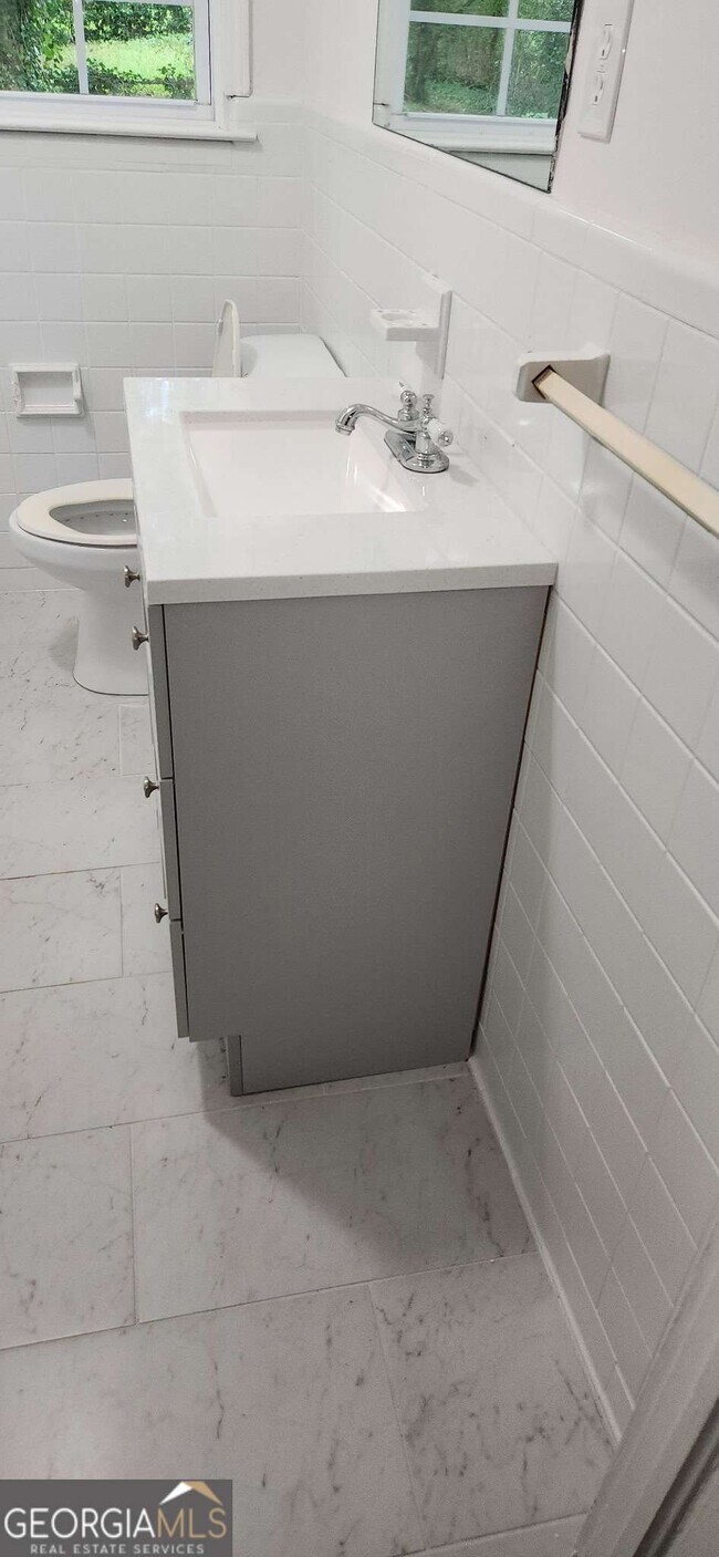 Building Photo - 125 Chappell Rd SW