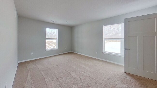 Building Photo - Condo Style Upper 3 Bedroom 2 Bathroom plus Den Apartment