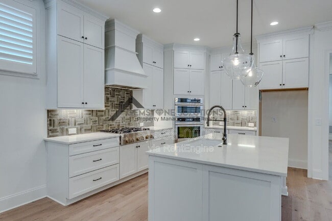 Building Photo - 1001 Championship Blvd